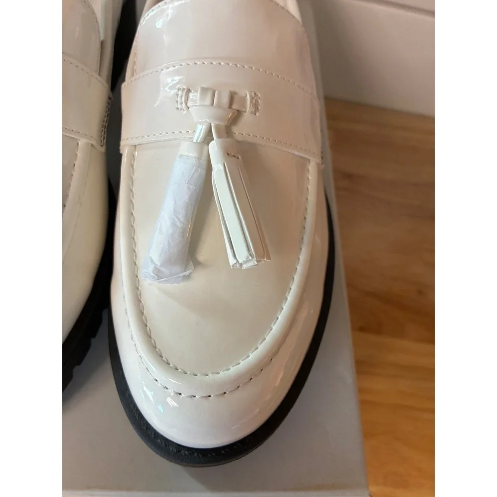 Bandolino Fillup3 Ivory Patent Lug Sole Tassel Loafers Womens 9.5 M NEW